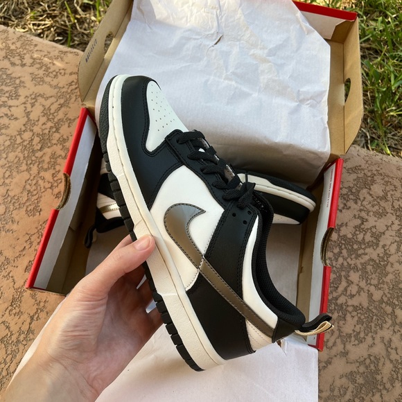 Nike Dunk Low SE “Off Noir Metallic Pewter” - Picture 7 of 8